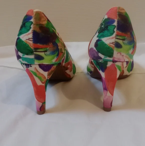 Aerosoles Floral Heels Size 8M Colorful Watercolor Print Kitten Heel Pumps - Picture 3 of 9